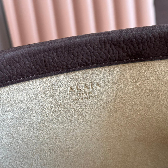 ALAIA 26S LE CLICK BAG 25 IN DARK BROWN GRAINED CALFSKIN