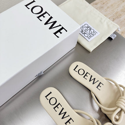 LOEWE 26S FLAMENCO KNOT SANDAL IN IVORY WHITE CALFSKIN