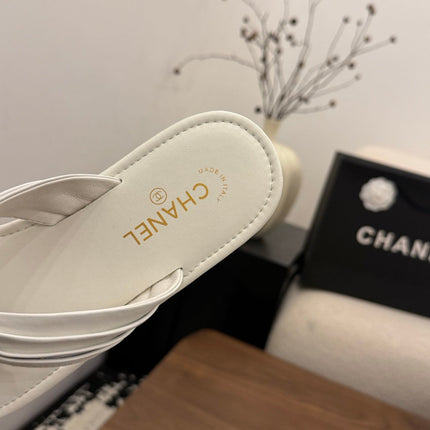 CHANEL 26S THONG SANDALS IN WHITE CALFSKIN WITH CC LOGO