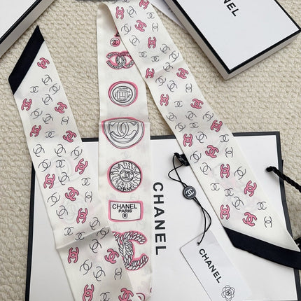 CHANEL 26S TWILLY SCARF 120 IN SILK 372649