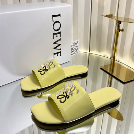 LOEWE 26S LOGO-EMBROIDERED SANDALS IN LIGHT YELLOW CALFSKIN