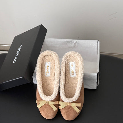 CHANEL 26S MULES IN LIGHT BROWN SUEDE AND SHEARLING