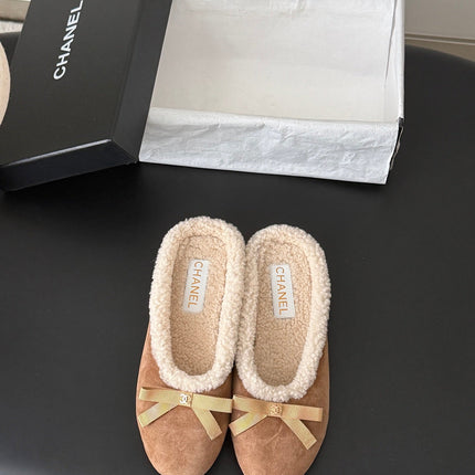 CHANEL 26S MULES IN LIGHT BROWN SUEDE AND SHEARLING