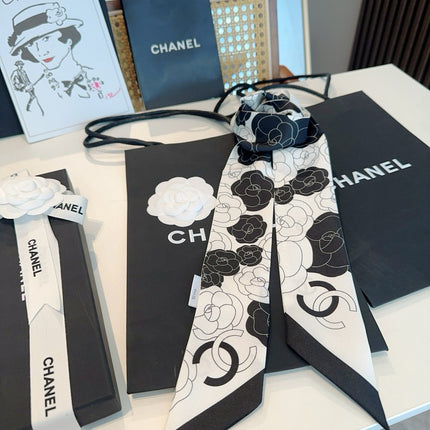 CHANEL 26S TWILLY SCARF 120 IN SILK 433682