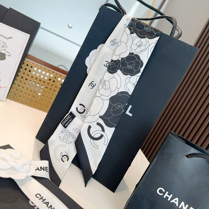 CHANEL 26S TWILLY SCARF 120 IN SILK 433682