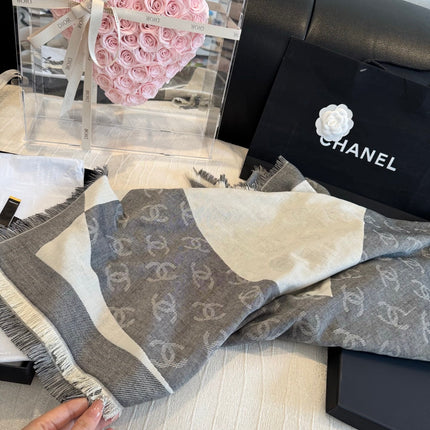 CHANEL 26S SCARF 140 IN SILK AND CASHMERE 510942