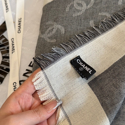 CHANEL 26S SCARF 140 IN SILK AND CASHMERE 510942