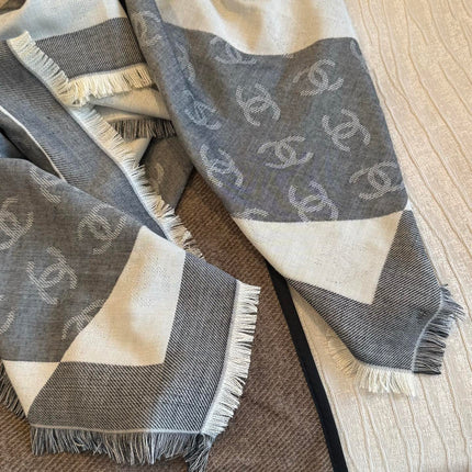 CHANEL 26S SCARF 140 IN SILK AND CASHMERE 510942