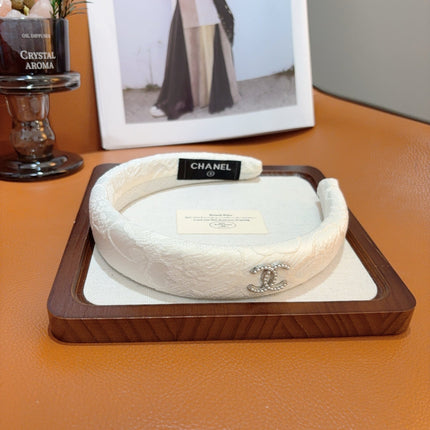 CHANEL 26S HEADBAND IN WHITE SILK 505272