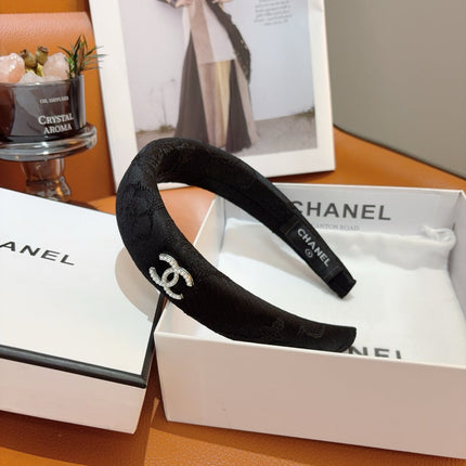 CHANEL 26S HEADBAND IN BLACK SILK 505274