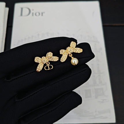 CD 26S CRYSTAL BOW PEARL DROP EARRINGS IN GOLD TONE METAL 644377