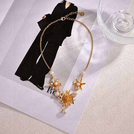 CD 26S PEARL FLORAL SUNBURST STATEMENT NECKLACE IN GOLD TONE METAL 629849