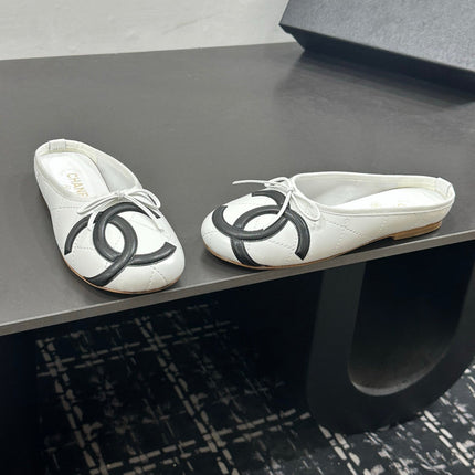CHANEL 26S BALLET FLATS IN WHITE CALFSKIN WITH BLACK CC LOGO