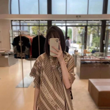 BURBERRY 26S SCARF 130CM IN CASHMERE 215168