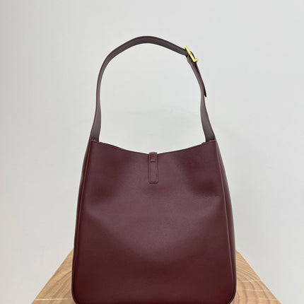 LE 5 À 7 LARGE SUPPLE 31 IN WINE RED GRAINED CALFSKIN