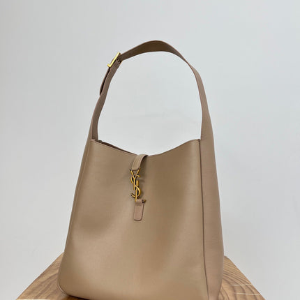 LE 5 À 7 LARGE SUPPLE 31 IN LIGHT BROWN GRAINED CALFSKIN