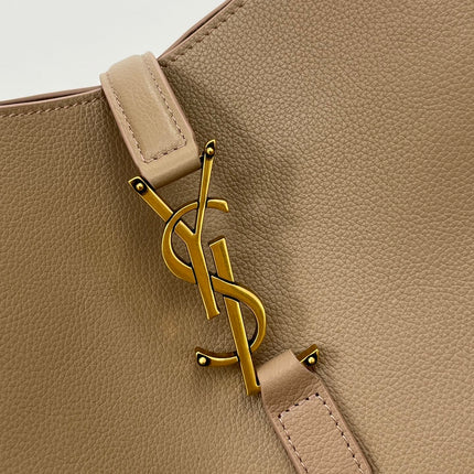LE 5 À 7 LARGE SUPPLE 31 IN LIGHT BROWN GRAINED CALFSKIN