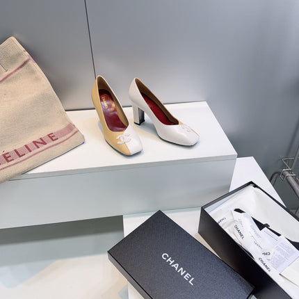 CHANEL 26S SQUARE-TOE HIGH HEELS 95 MM IN BEIGE AND WHITE LAMBSKIN