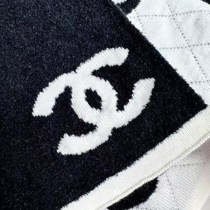CHANEL 25S SCARF 180 IN CASHMERE 881631