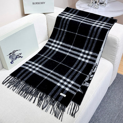 BURBERRY 26S SCARF 210CM IN CASHMERE 303182