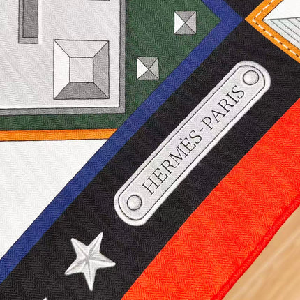 HERMES 26S PATTERNED SCARF 140 IN SILK AND CASHMERE 502251