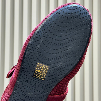 ALAIA 26S KNIT BALLET FLATS IN DARK RED SUEDE