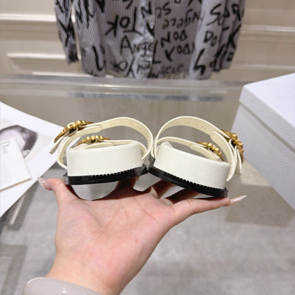DIOR 26S MEDAILLON BUCKLE SLIDE IN OFF WHITE CALFSKIN
