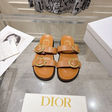 DIOR 26S MEDAILLON BUCKLE SLIDE IN SADDLE BROWN CALFSKIN