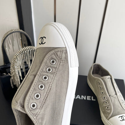 CHANEL 26S LOW TOP SNEAKERS IN GREY CANVAS