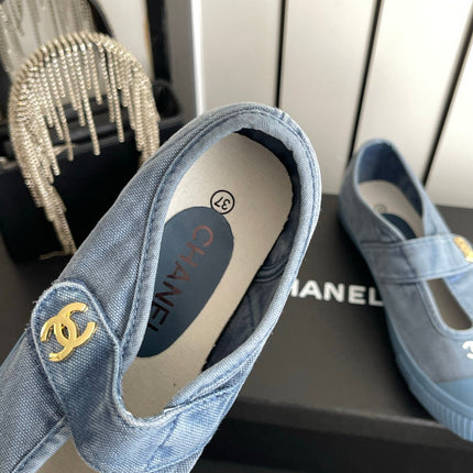 CHANEL 26S MARY JANE SNEAKERS IN NAVY BLUE CANVAS WITH GOLD-TONE METAL CC LOGO