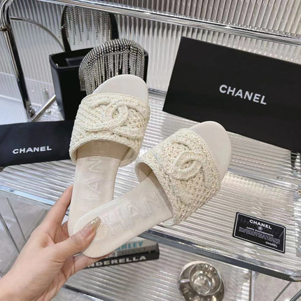 SLIPPERS WHITE SHEEPSKIN
