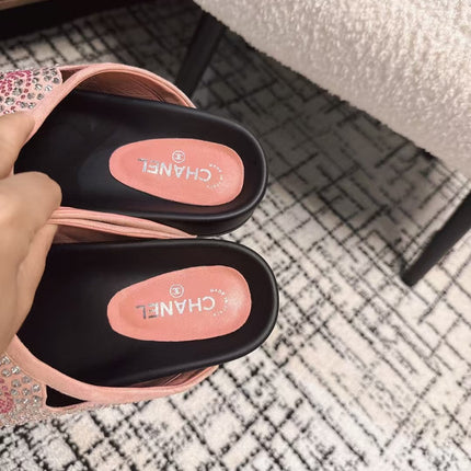 FLAT MULE IN LIGHT PINK SUEDE WITH CRYSTALS