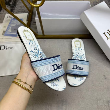 DIOR 26S DWAY SLIDE FLOWER EDITION IN WHITE AND SKY BLUE FABRIC