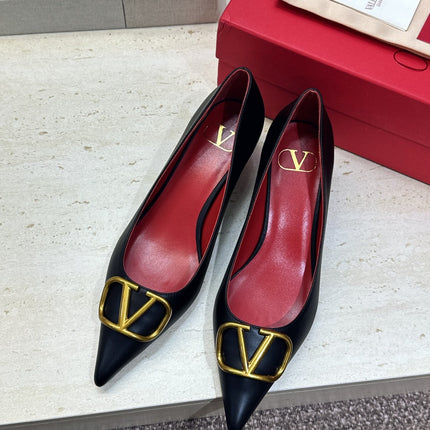 VALENTINO 26S HIGH HEELS 40 MM IN BLACK CALFSKIN WITH GOLD HARDWARE