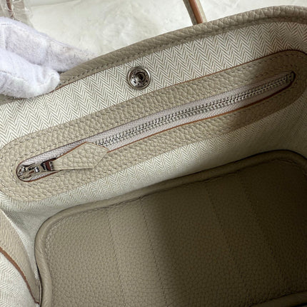 HM 25S GARDEN PARTY 23 CM IN LIGHT BEIGE GRAY TOGO