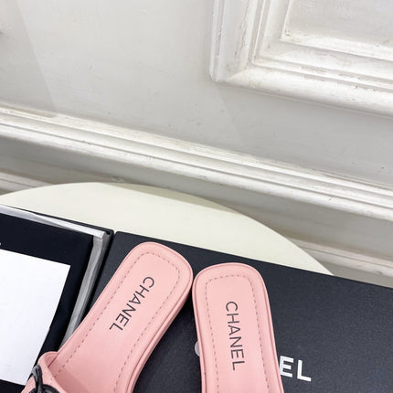 CHANEL 26S FLAT SLIDES IN LIGHT PINK LAMBSKIN WITH BLACK CC LOGO