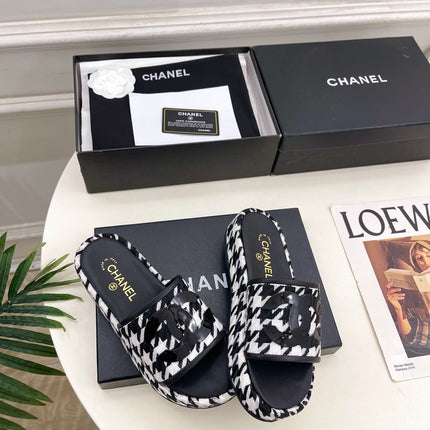 CHANEL 26S SANDALS 35 MM IN BLACK TWEED
