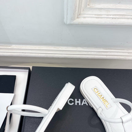CHANEL 26S THONG SANDALS IN WHITE LAMBSKIN WITH GOLD TONE CC LOGO
