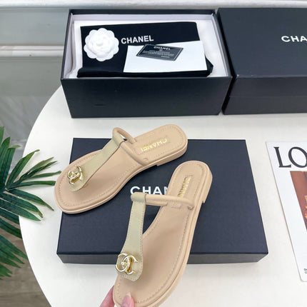 CHANEL 26S THONG SANDALS IN BEIGE LAMBSKIN WITH GOLD TONE CC LOGO