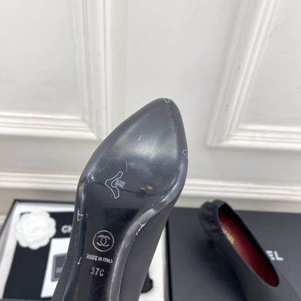 CHANEL 26S SQUARE TOE PUMPS 50 MM IN BLACK LAMBSKIN WITH WHITE TOE CAP